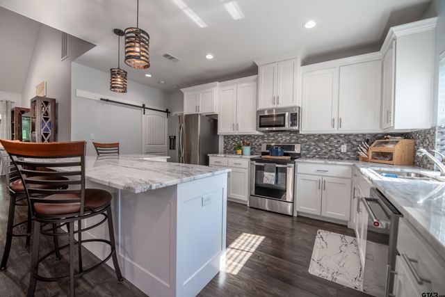 411 Sterling Shores Dr, Scroggins, TX 75480