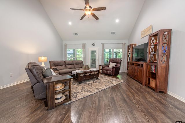 411 Sterling Shores Dr, Scroggins, TX 75480