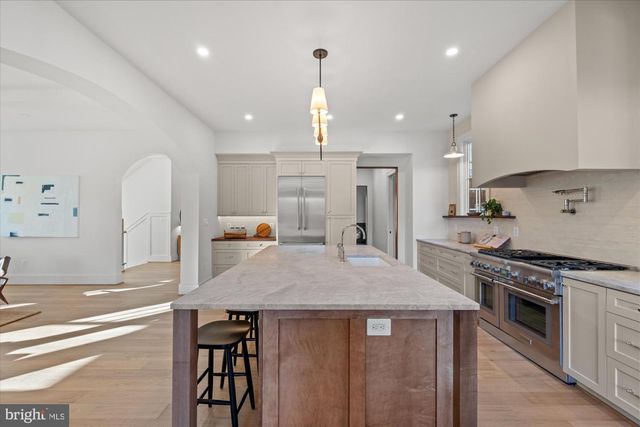 14 W BELLEFONTE AVE, Alexandria, VA 22301