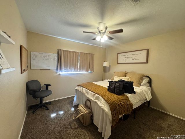 6658 Eastern Clouds, Converse, TX 78109