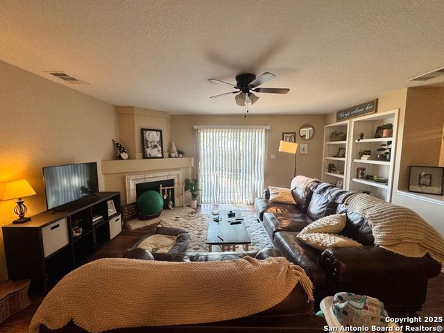 6658 Eastern Clouds, Converse, TX 78109