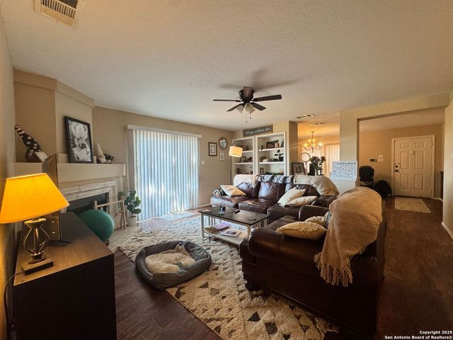 6658 Eastern Clouds, Converse, TX 78109