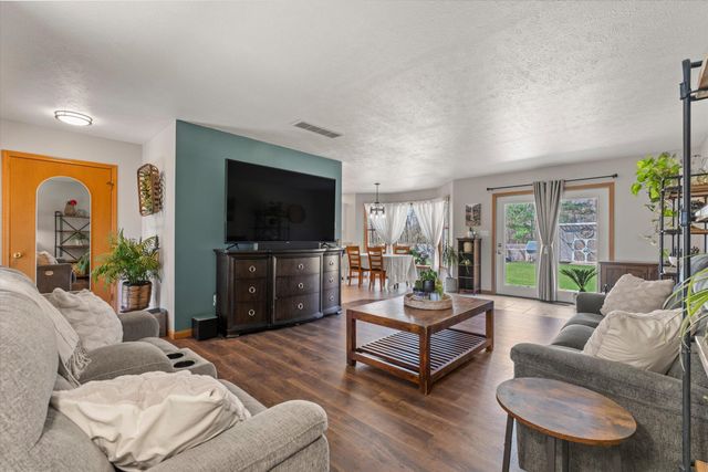 68600 Christiana Lake Road, Edwardsburg, MI 49112