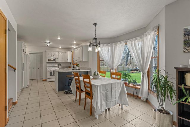 68600 Christiana Lake Road, Edwardsburg, MI 49112