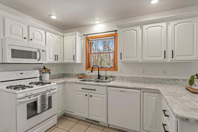 68600 Christiana Lake Road, Edwardsburg, MI 49112