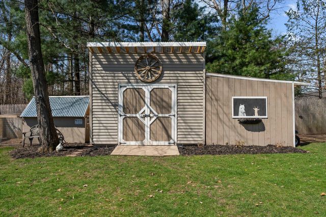 68600 Christiana Lake Road, Edwardsburg, MI 49112