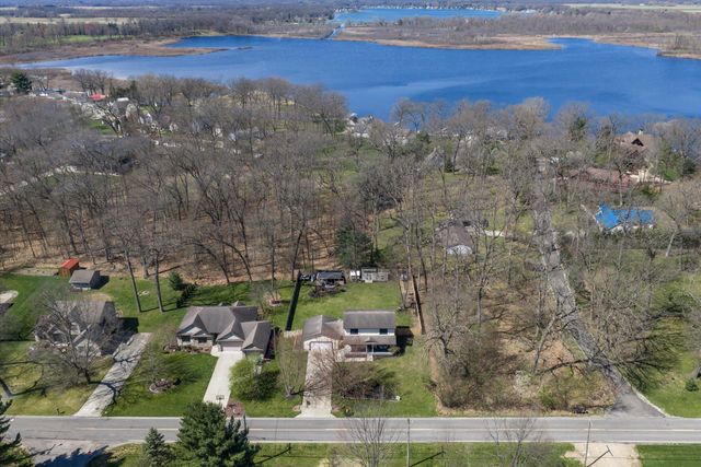 68600 Christiana Lake Road, Edwardsburg, MI 49112