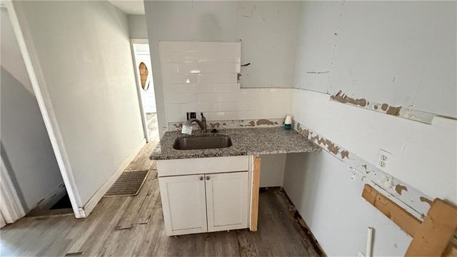 2104 E 59th Street, Kansas City, MO 64130