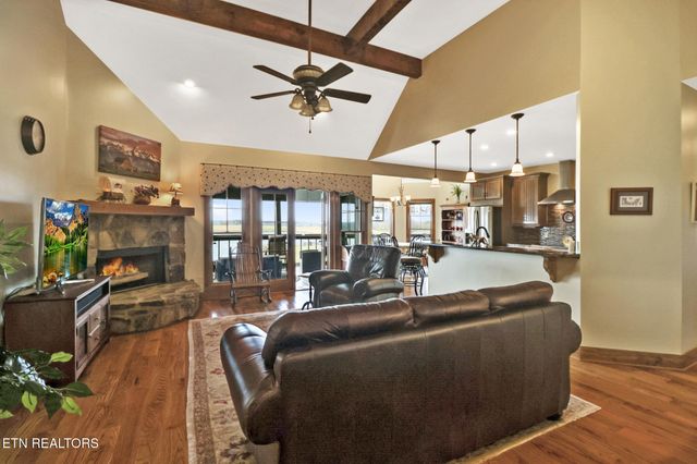 1201 Bridle Tr, Spencer, TN 38585