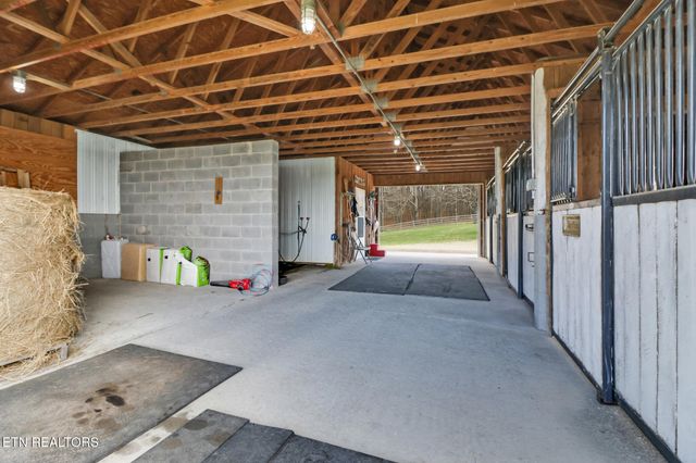 1201 Bridle Tr, Spencer, TN 38585