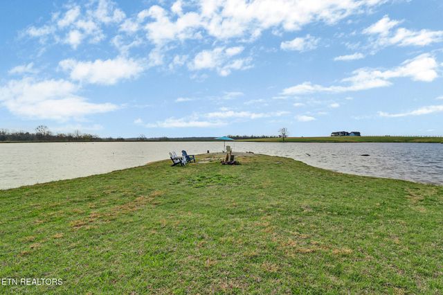 1201 Bridle Tr, Spencer, TN 38585
