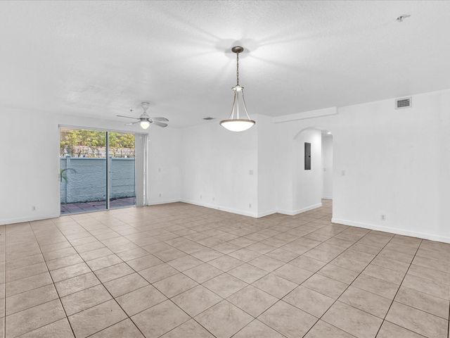 513 Bayfront Drive, Boynton Beach, FL 33435