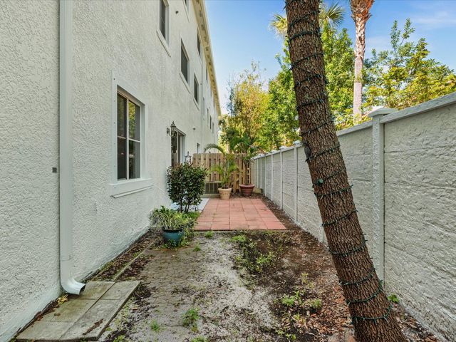 513 Bayfront Drive, Boynton Beach, FL 33435