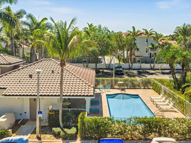 513 Bayfront Drive, Boynton Beach, FL 33435