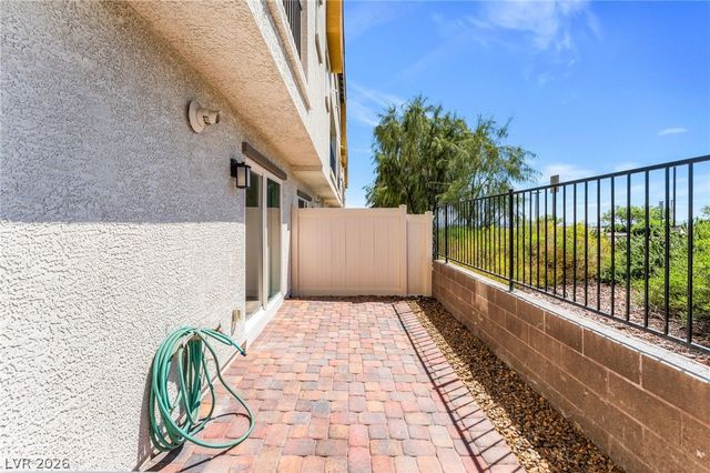 10083 Vibrant Moon Avenue, Las Vegas, NV 89129