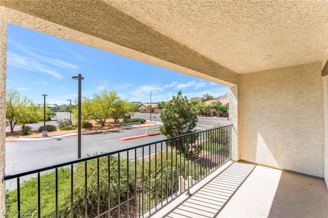 10083 Vibrant Moon Avenue, Las Vegas, NV 89129