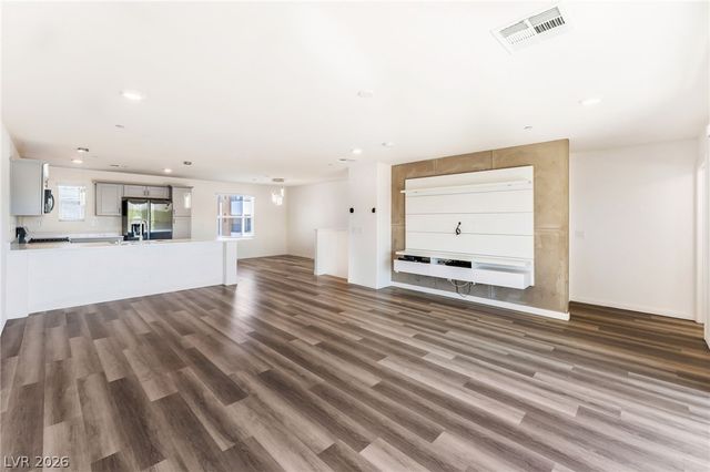 10083 Vibrant Moon Avenue, Las Vegas, NV 89129