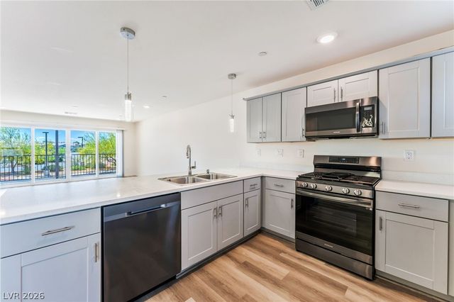 10083 Vibrant Moon Avenue, Las Vegas, NV 89129