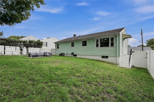 6 Flanders Street, Johnston, RI 02919