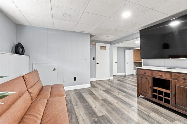 6 Flanders Street, Johnston, RI 02919
