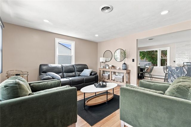 6 Flanders Street, Johnston, RI 02919