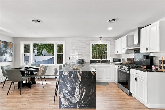 6 Flanders Street, Johnston, RI 02919