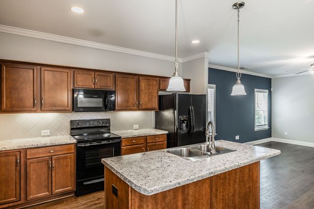 214 Telavera Dr, White House, TN 37188
