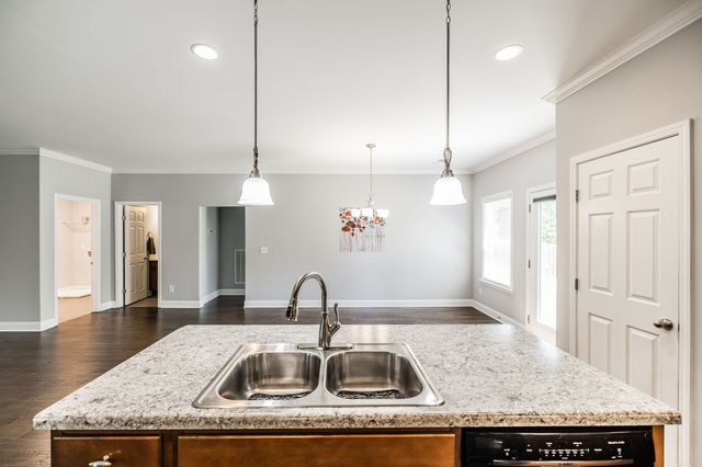 214 Telavera Dr, White House, TN 37188