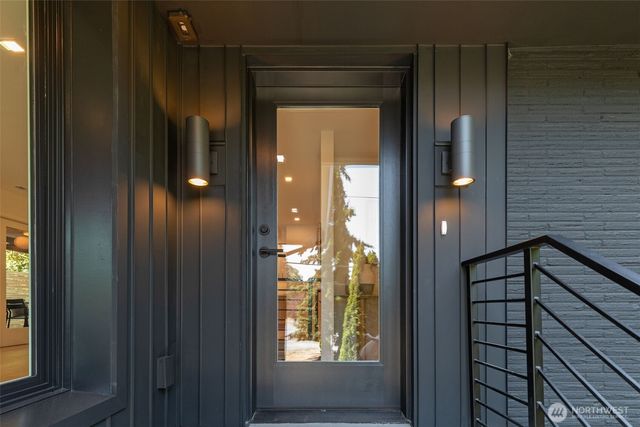 9001 28th Avenue NW, Seattle, WA 98117