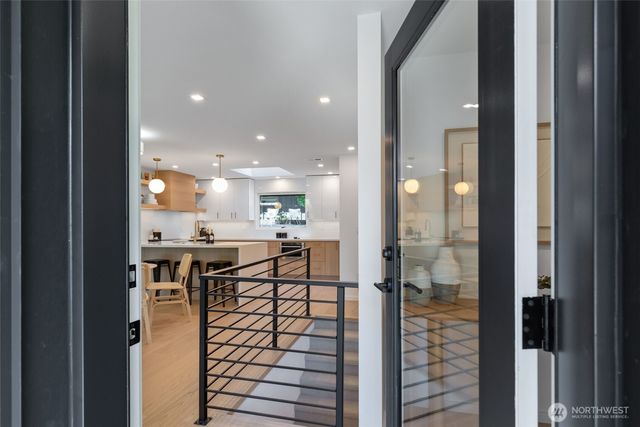 9001 28th Avenue NW, Seattle, WA 98117
