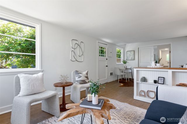 9001 28th Avenue NW, Seattle, WA 98117