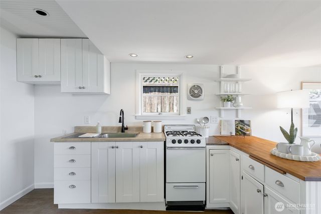 9001 28th Avenue NW, Seattle, WA 98117
