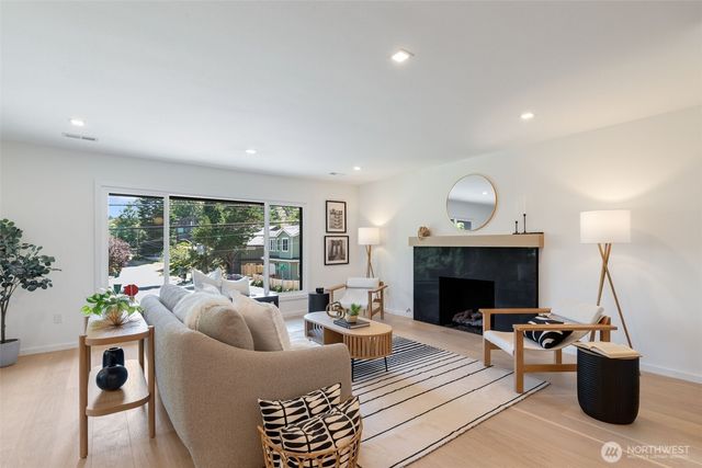 9001 28th Avenue NW, Seattle, WA 98117