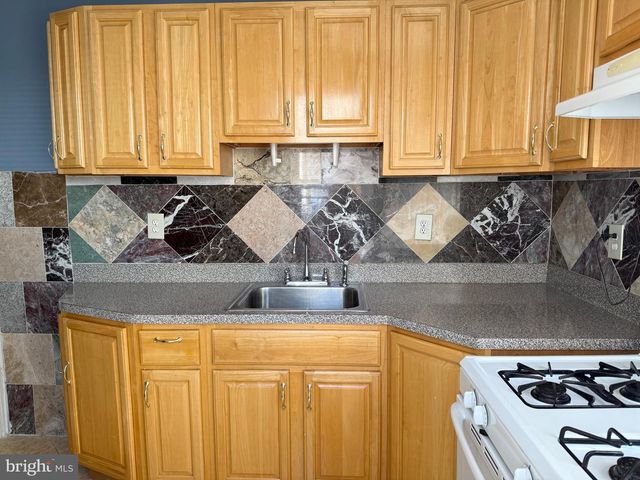 2302 E ALBERT STREET, Philadelphia, PA 19125