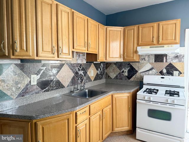 2302 E ALBERT STREET, Philadelphia, PA 19125