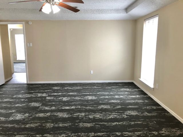 613 Trail View Lane, Garland, TX 75043