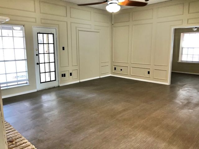 613 Trail View Lane, Garland, TX 75043