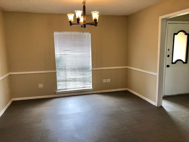 613 Trail View Lane, Garland, TX 75043
