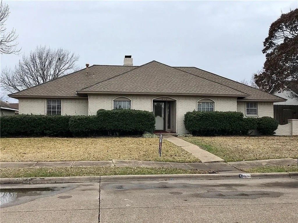 613 Trail View Lane, Garland, TX 75043