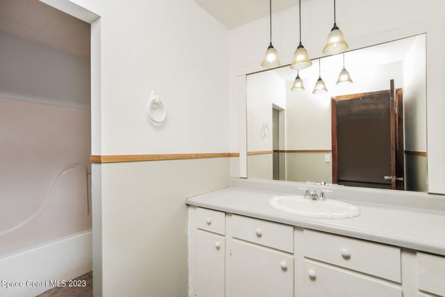 811 Airport Avenue SE, Palm Bay, FL 32909