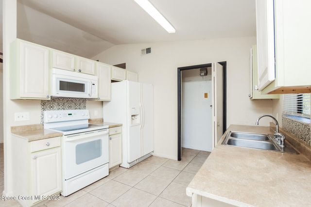 811 Airport Avenue SE, Palm Bay, FL 32909