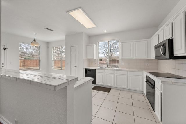 100 Ponciana Drive, Euless, TX 76039