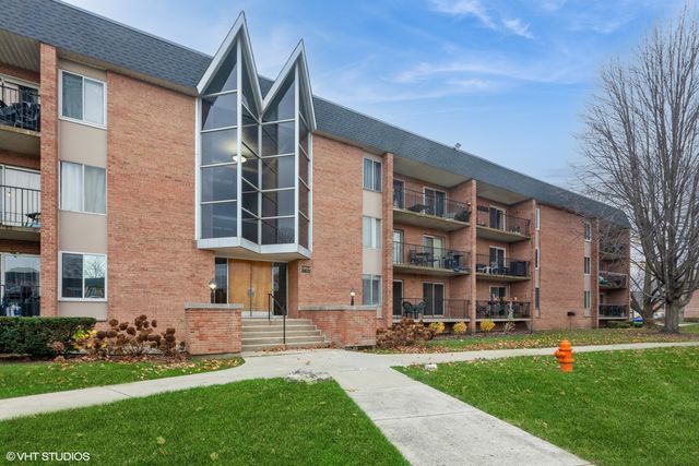 1004 N Mill Street 106, Naperville, IL 60563