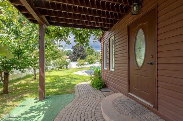 55 Alpine Drive, Colonie, NY 12110