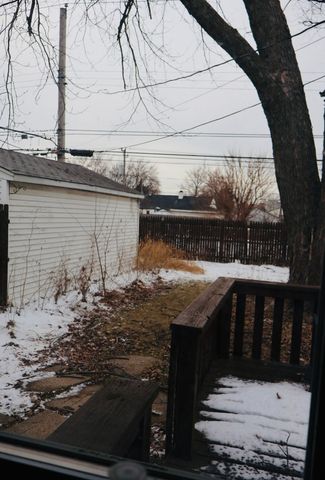 8948 S Main Street, Hometown, IL 60456