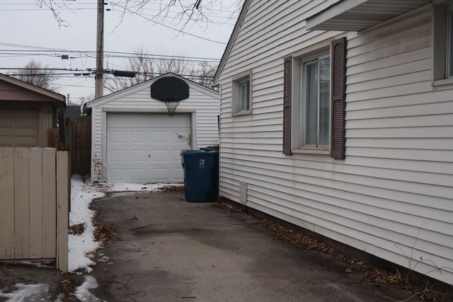 8948 S Main Street, Hometown, IL 60456