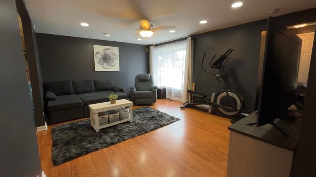 8948 S Main Street, Hometown, IL 60456