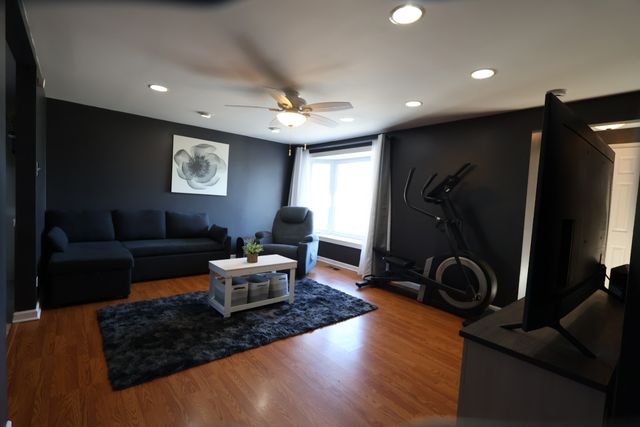 8948 S Main Street, Hometown, IL 60456