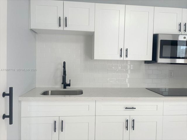 3827 SW 88th Ct, Miami, FL 33165