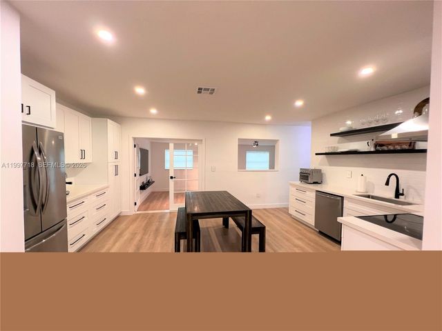 3827 SW 88th Ct, Miami, FL 33165